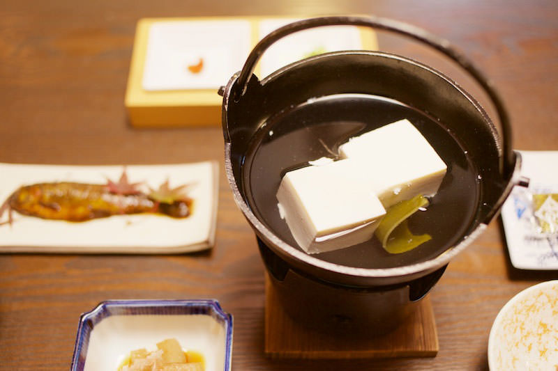 天川村・福西豆腐店製の名水とうふ：天川の水のうつくしさ、そのおいしさは、他の比較にならないと思います。そのおいしい水でつくったとうふは、やはり好評です
